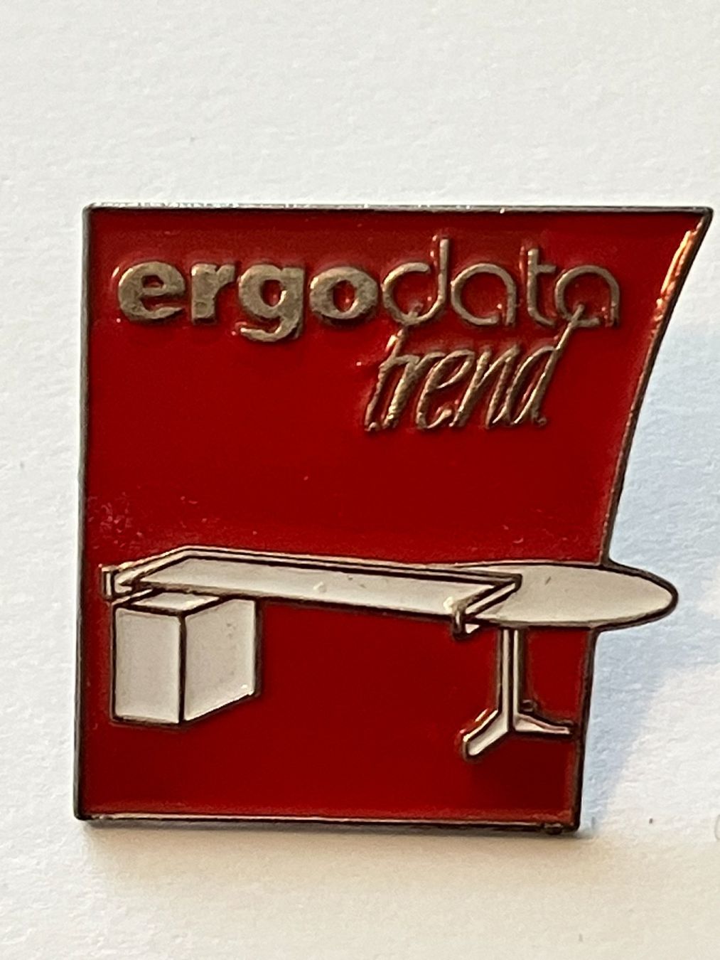 Placchette & Badge: 1 Pin Ergodata Trend – Usato da Basel venduto da djwwpp