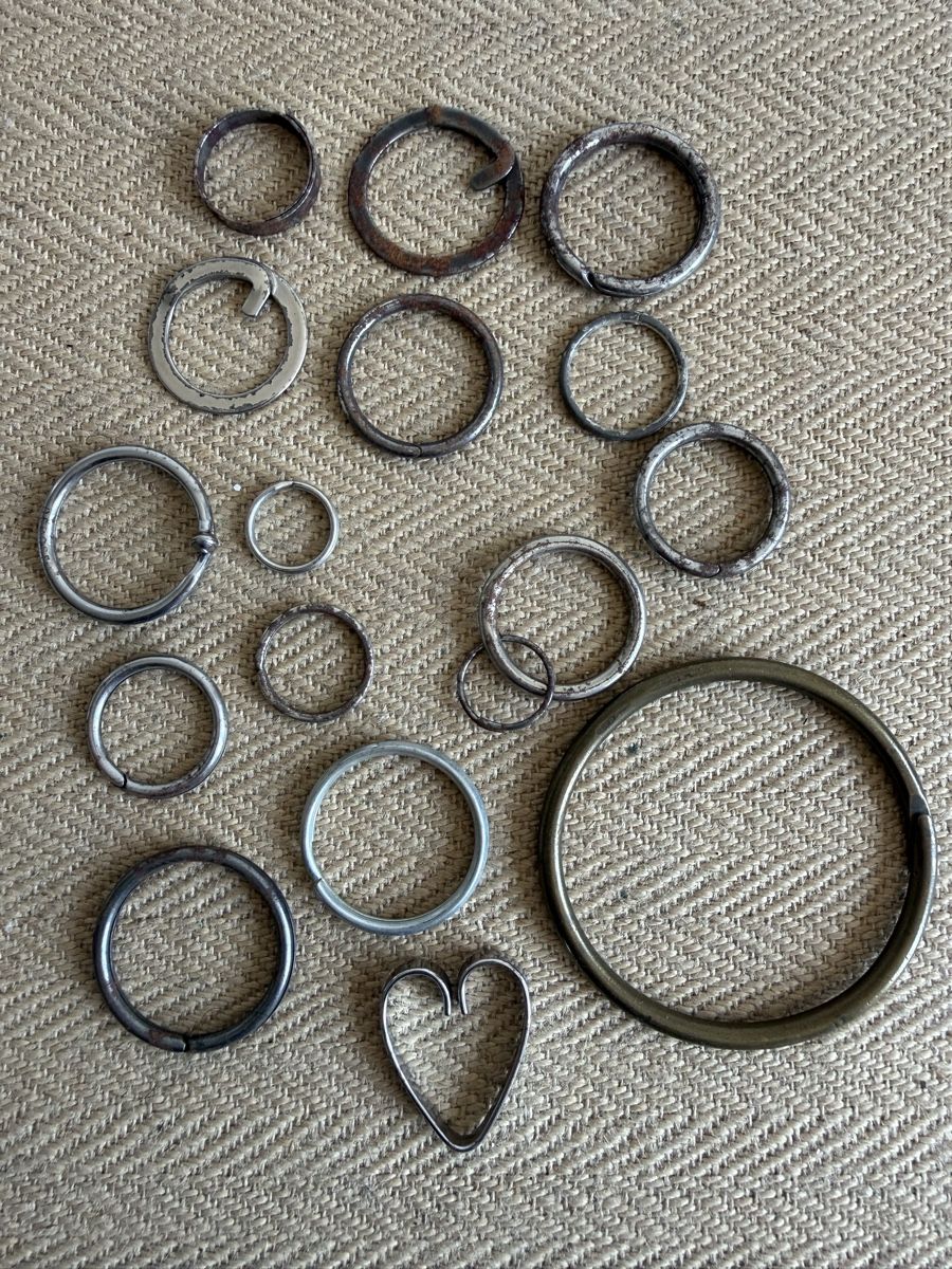 Porte-clés: Sammlung alte Schlüsselringe 16 Stk. – D'occasion à Konolfingen par petzipetz
