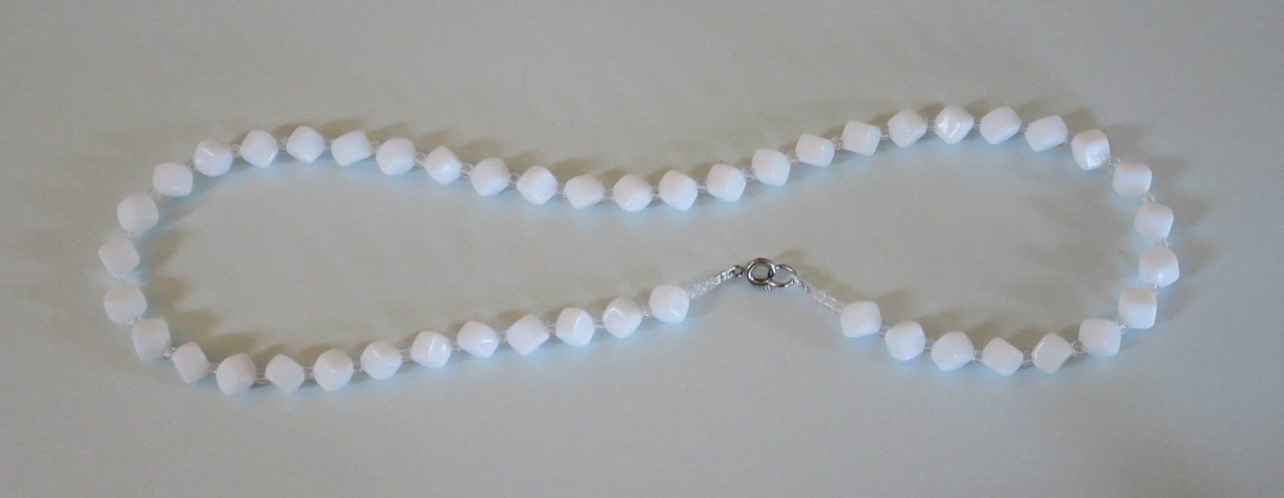 Catenine: Glasperlenkette weiss – Usato da Brittnau venduto da marlenestone 2