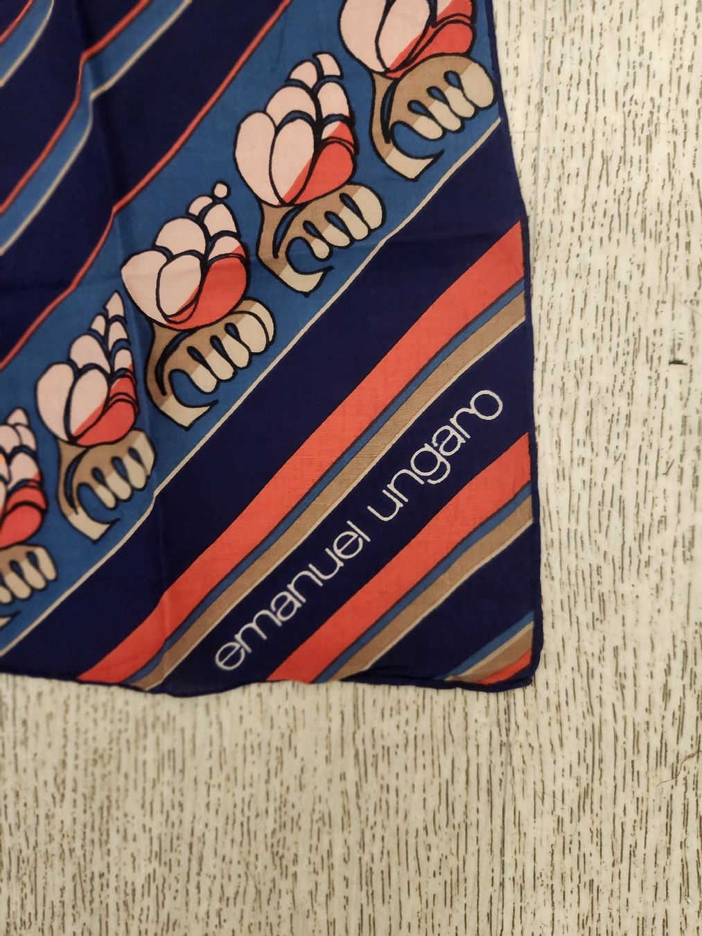 Foulards & écharpes: Foulard soie  Emanuel Ungaro rayures fleu – D'occasion à Niedergösgen par Eva2410 1