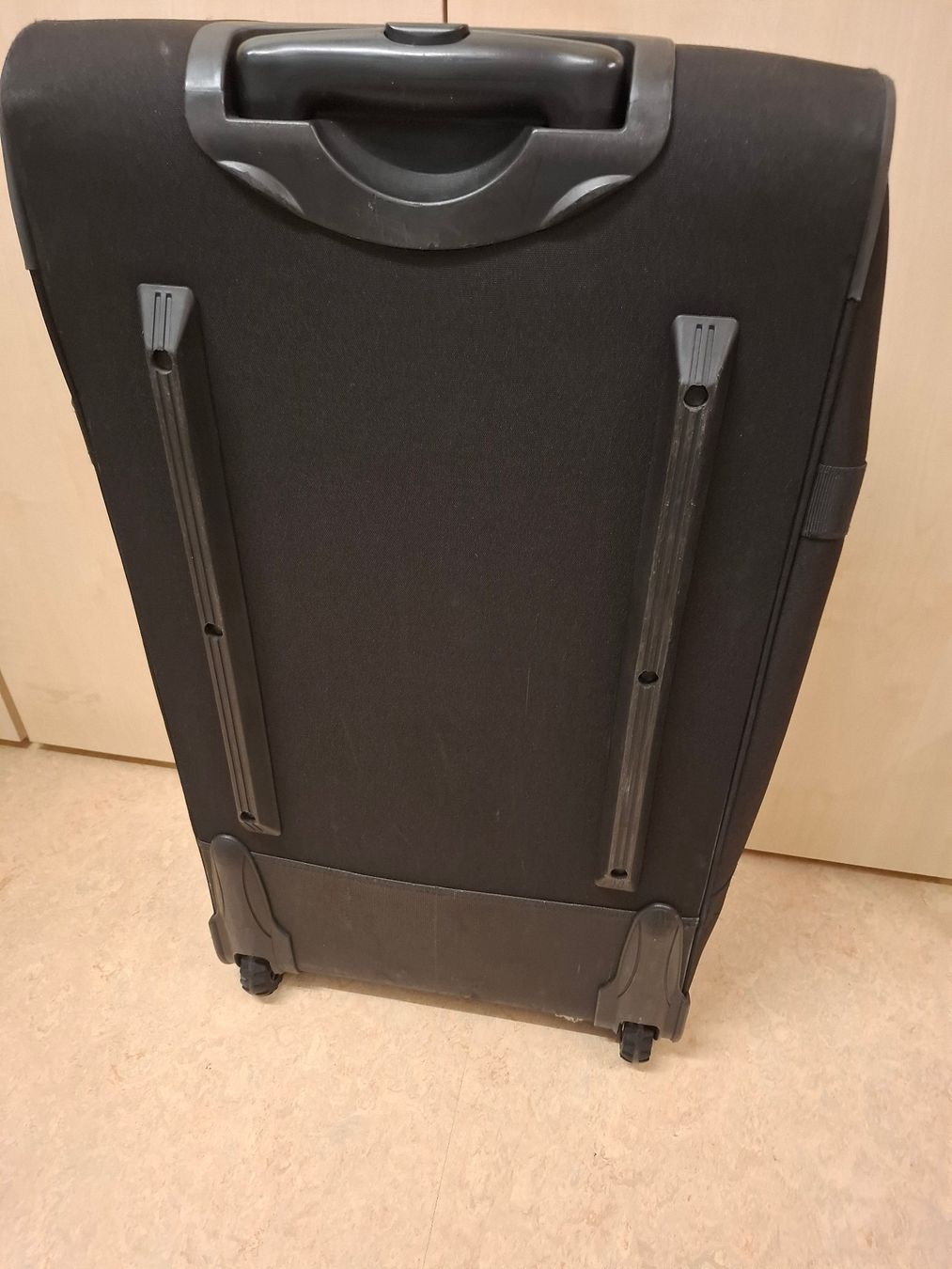 Hi-Tec Borse: Sport Reisetasche mit Rollen – Usato da Uster venduto da Bachtel_2006 3