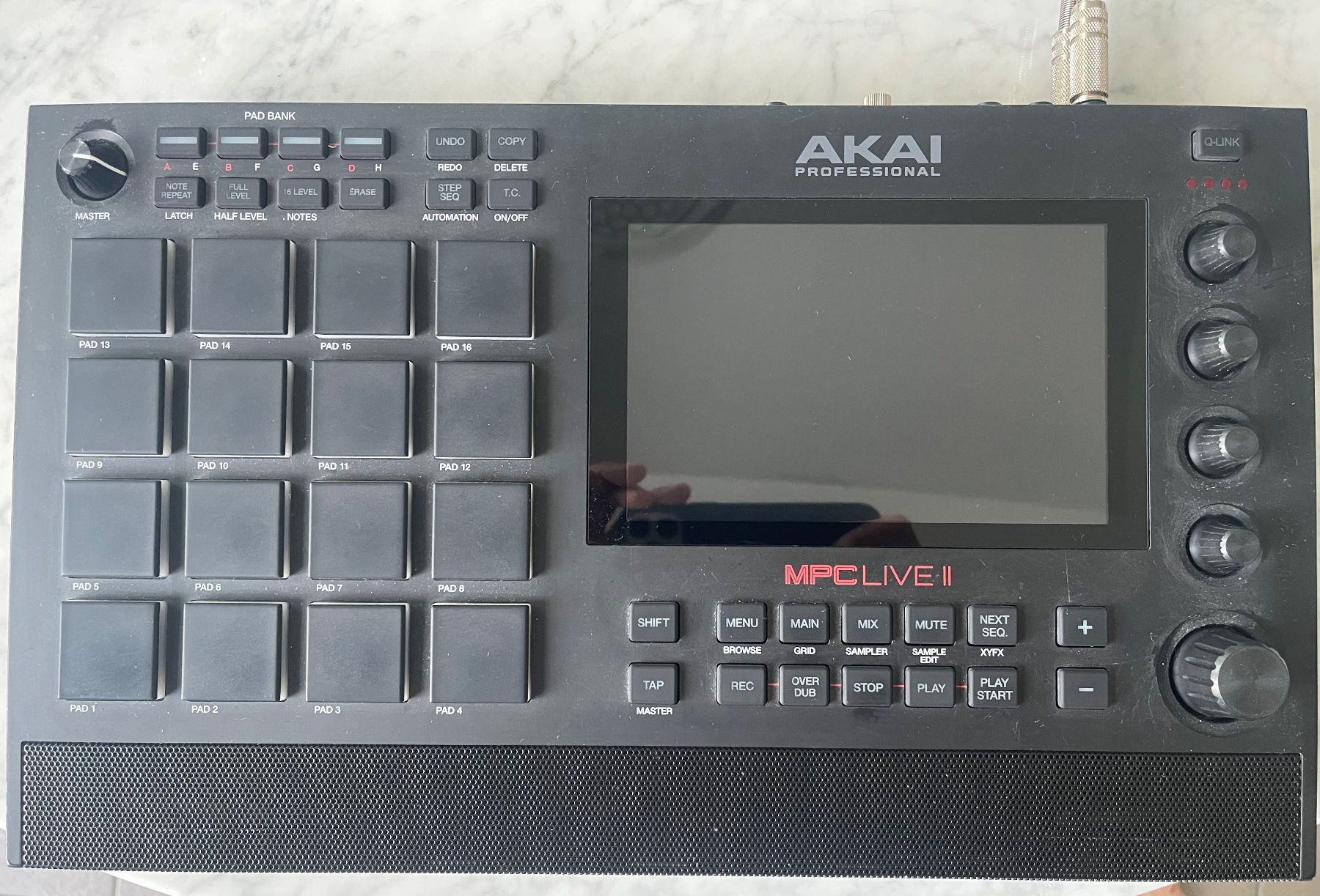 Strumenti musicali: Akai MPC Live II Standalone Sampler Groovebox – Usato da Zürich venduto da mpaci 1