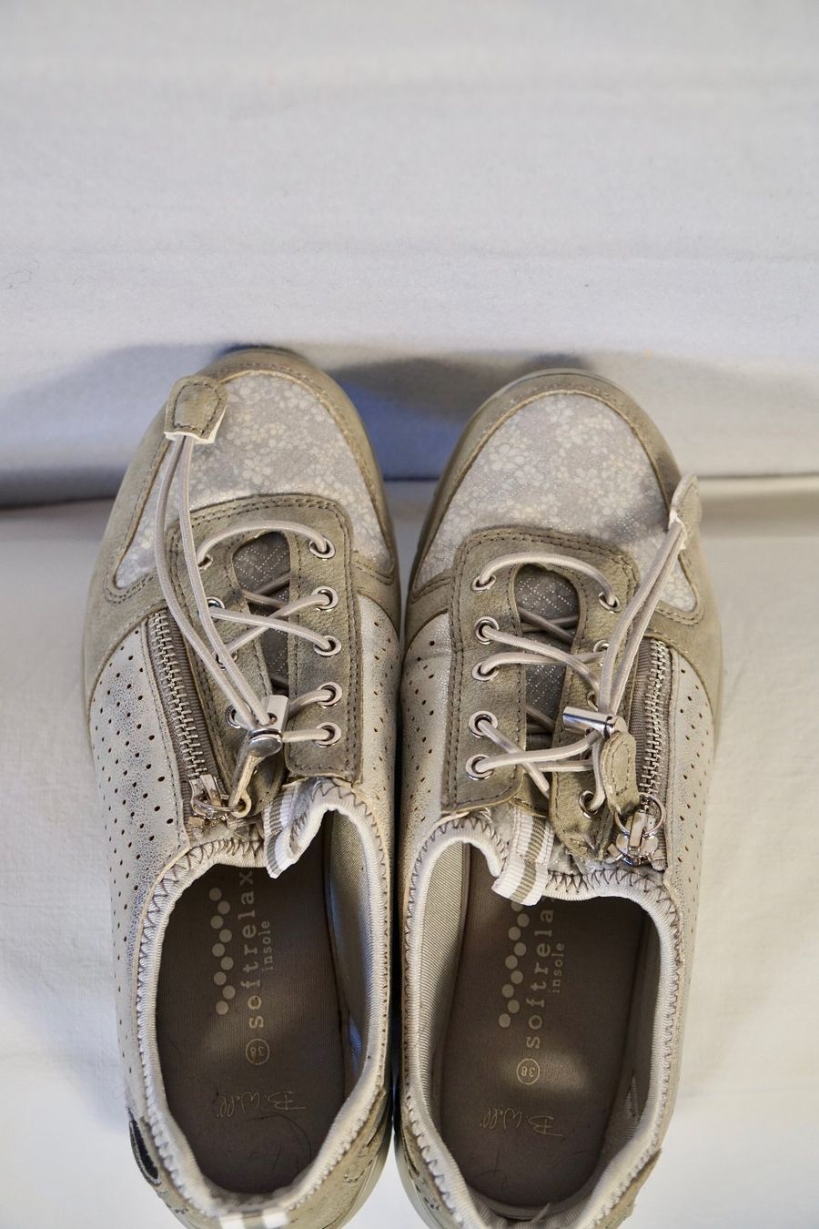Scarpe da donna: Sneaker Grises - Taille 38 - Neuves – Usato da Haute-Nendaz venduto da Violette123 5