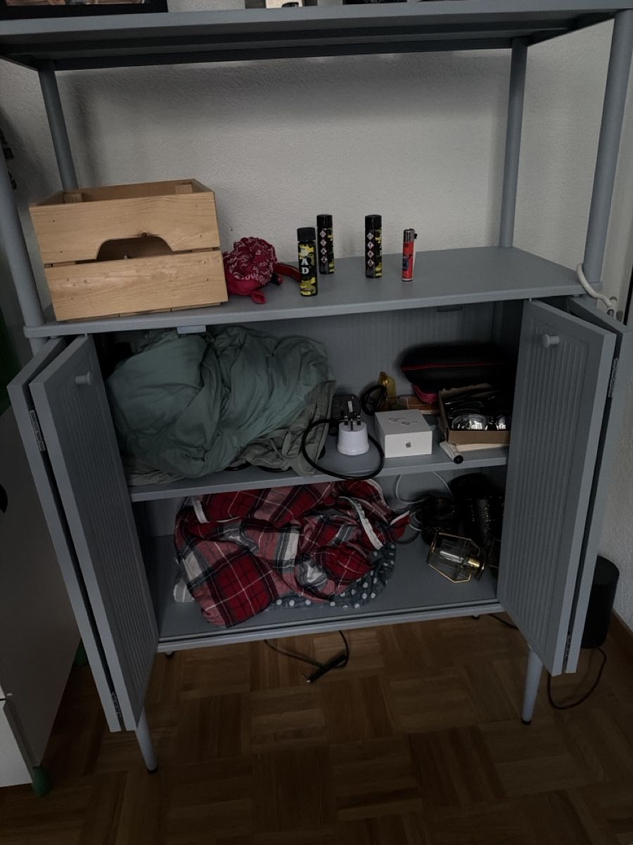 Ikea Credenze: Buffet gris moderne avec étagère – Usato da Lausanne venduto da dav_yhr6 2