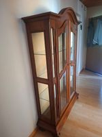 Vitrinen schrank holz mit glas gut erhalten
49