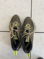 Baskets Nike Monarch vert kaki taille 38.5 usage usé
