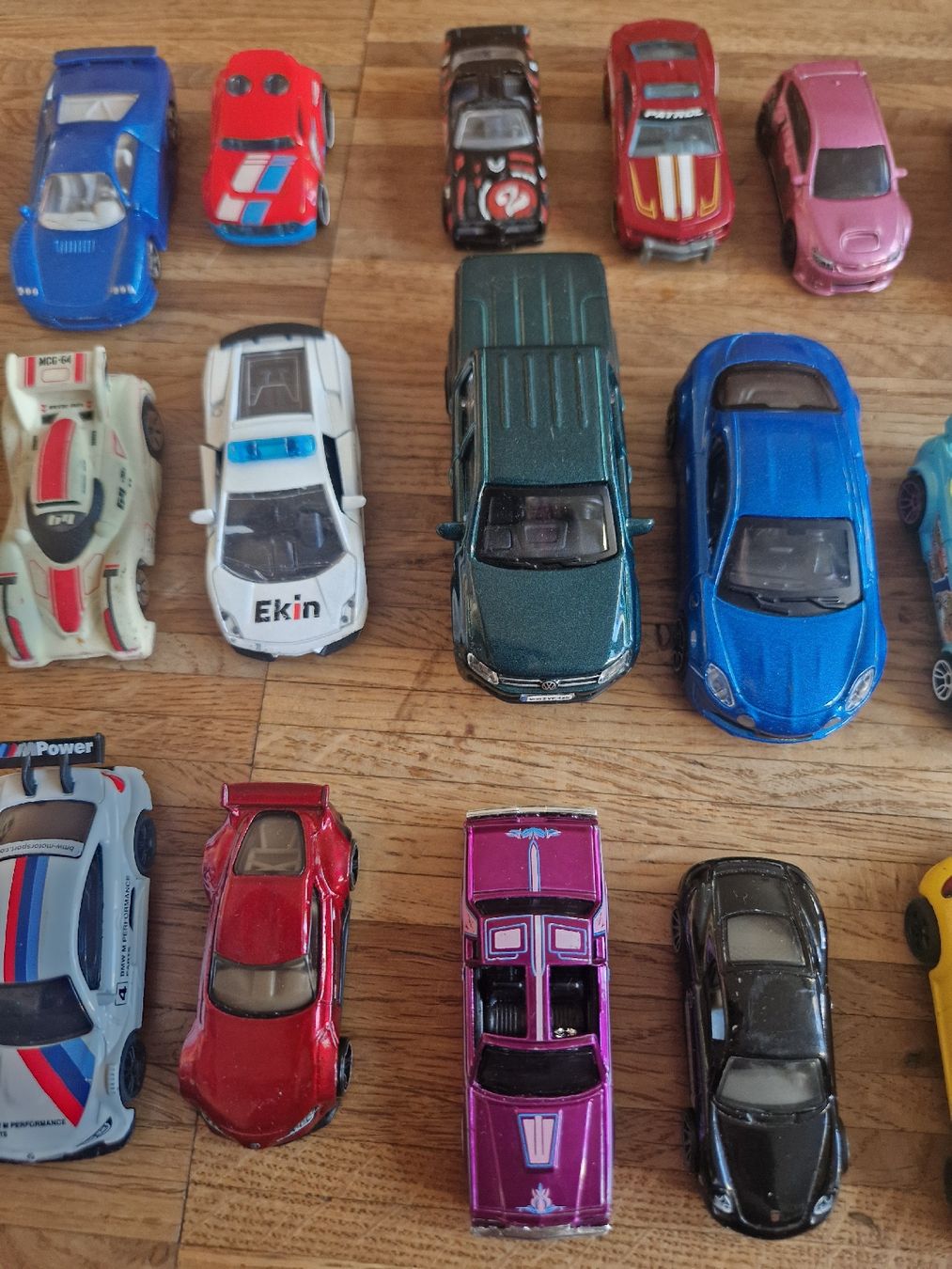 Giocattoli: Spielzeugautos Set 19 Stück – Usato da Meilen venduto da Hausimaasi 2
