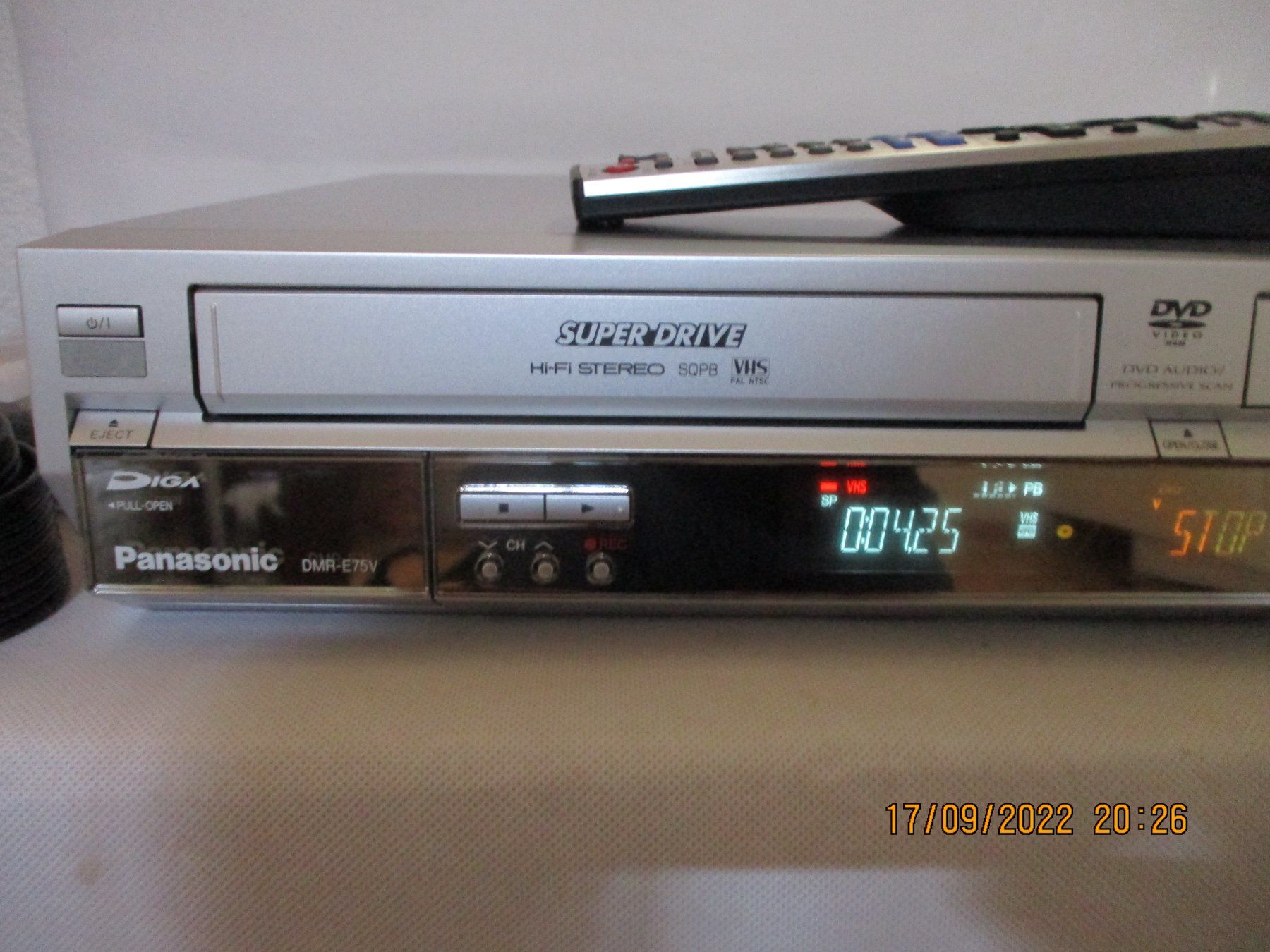 Enregistreurs: Panasonic DMR-E75V DVD / VHS-Recorder / codefree – D'occasion à Liestal par Disc-Point 2