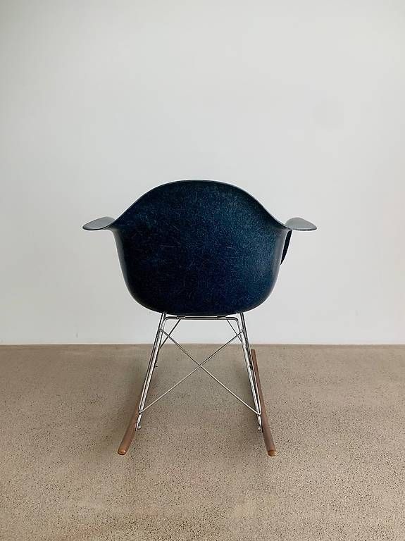 Eames Sedie: Original Eames Rocking Chair Herman Miller Dunkelblau 1964 – Usato da Edlibach venduto da second_hand 3