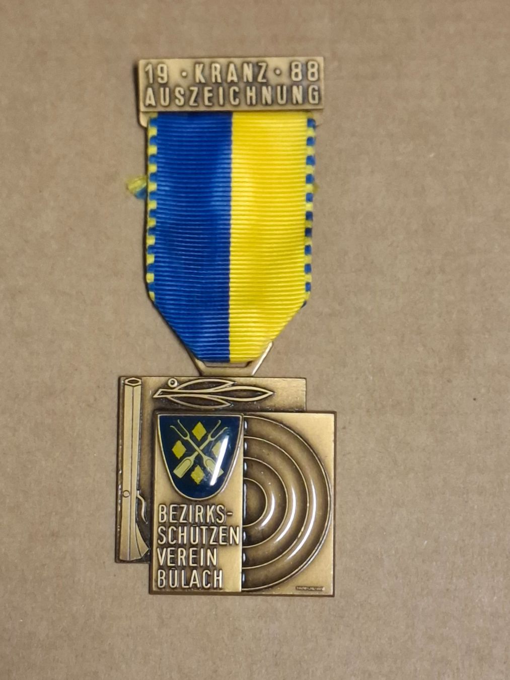 Medaglie: Bülach 1988 (D329) – Usato da Schwanden GL venduto da Suvorov 2