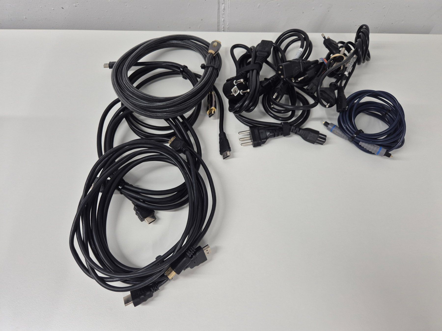 Kabel: div. Multimediakabel (HDMI, Optisch, Gerätekabel) ab 1.- – Gebraucht aus Sitterdorf von Lenggi7