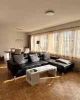 Schwarzes Ecksofa aus Leder in gutem Zustand