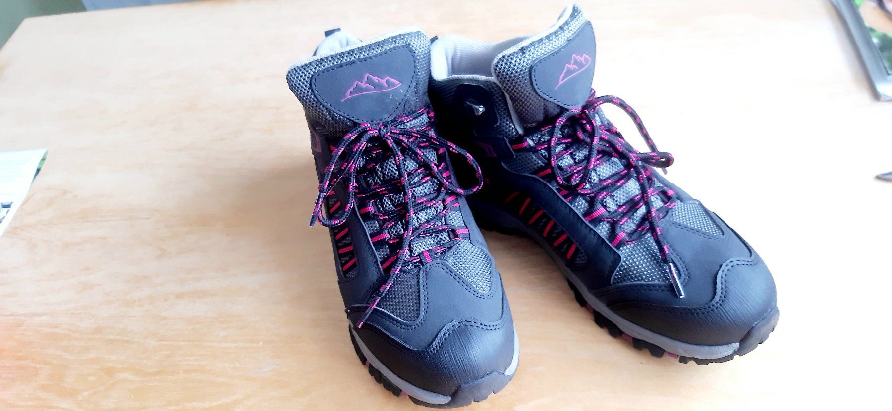 Scarpe da uomo: Schöne neue Wanderschuhe Gr 37 grau – Nuovo (secondo la descrizione) da Arch venduto da Drosselbart