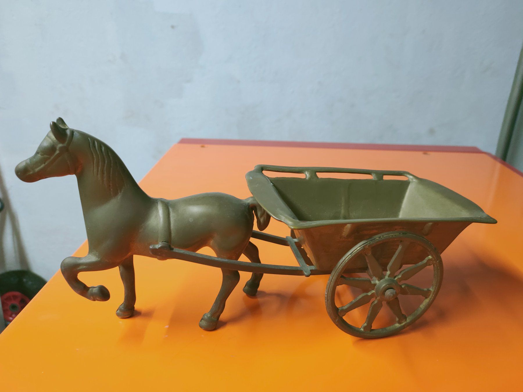 Tutte le decorazioni: Deko-Pferd mit Wagen aus Messing,  Vintage – Usato da Zürich venduto da Joer 1