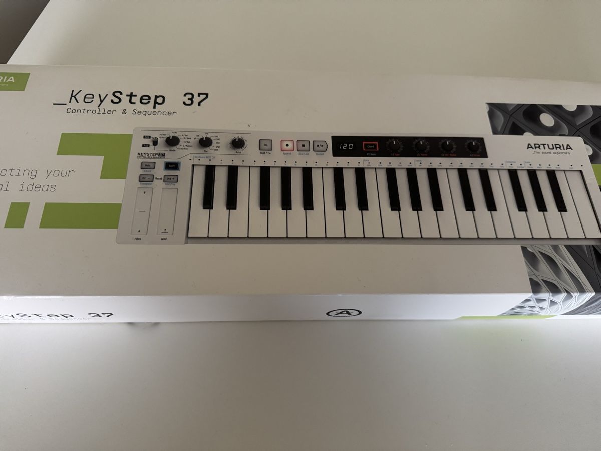 Arturia Strumenti musicali: Arturia Keystep 37  – Nuovo (secondo la descrizione) da Henniez venduto da ROCKZILLA