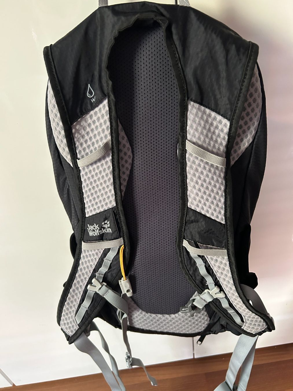Jack Wolfskin Zaini: Rucksack Jack Wolfskin schwarz, NEU – Nuovo (secondo la descrizione) da Ettingen venduto da sagada81 1
