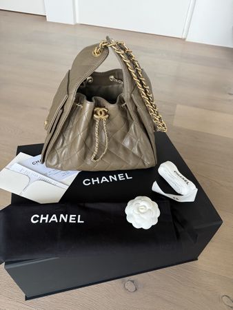 NEUE CHANEL 25 SMALL IN KHAKI