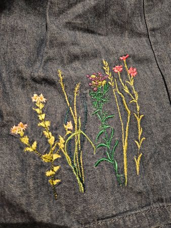 Jupe 116/122 mit liebevoll aufgestickten Blumen, Frugi