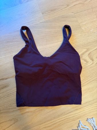 Lululemon Crop Top mit BH in Burgundy