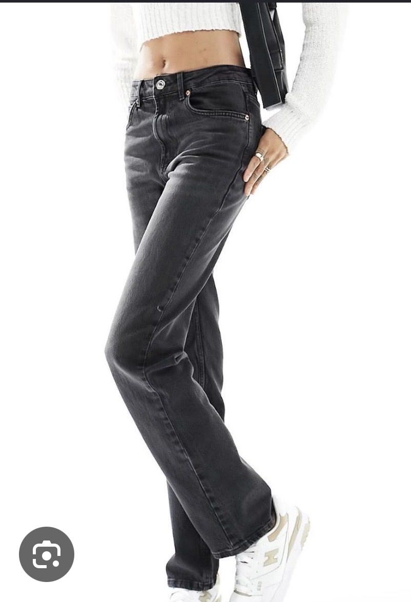 Stradivarius Jeans: Stradivarius Tall - Straight Leg Jeans - Grösse 40 – Usato da Wangen ZH venduto da utlevell