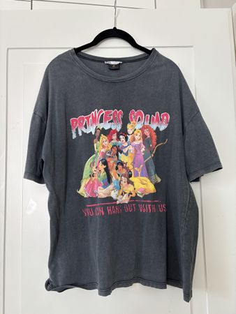 Disney Princesses T-Shirt graphic print Size L used