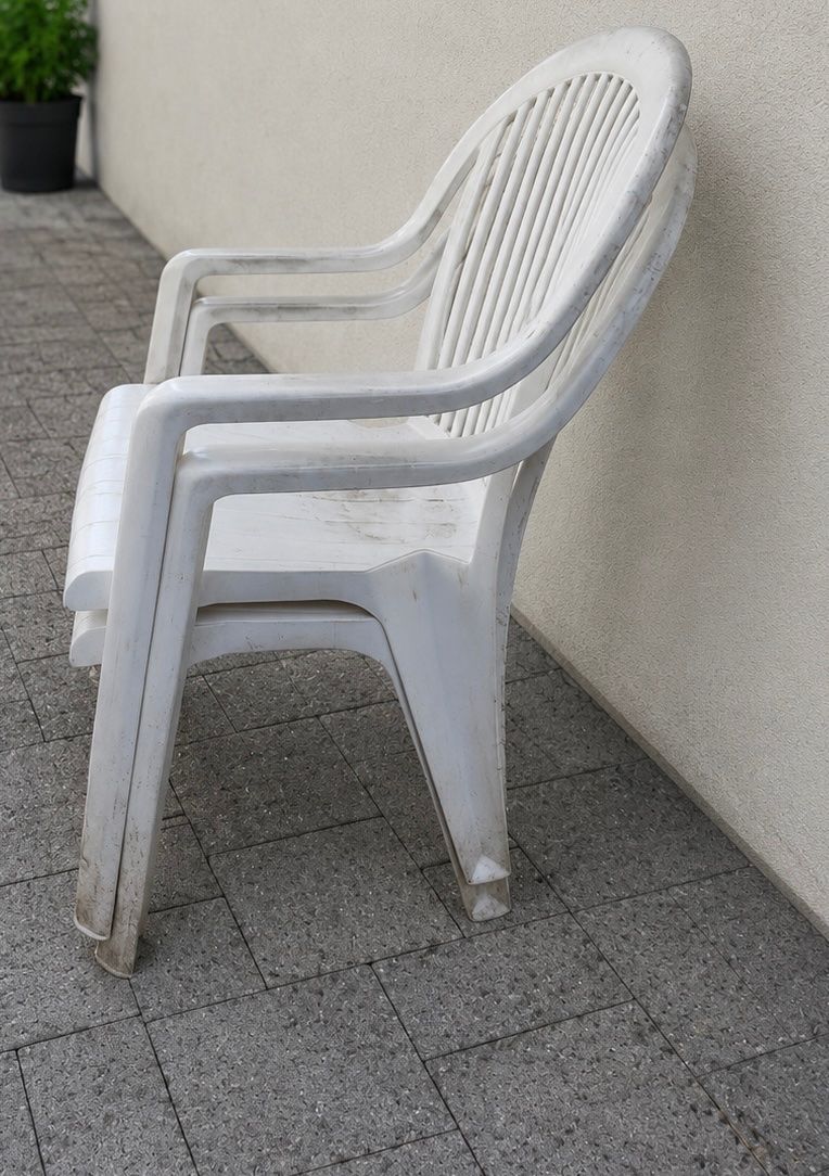 Sedie: 2er-Set weisse Kunststoff Gartenstühle – Usato da Winterthur venduto da Lalacla 2