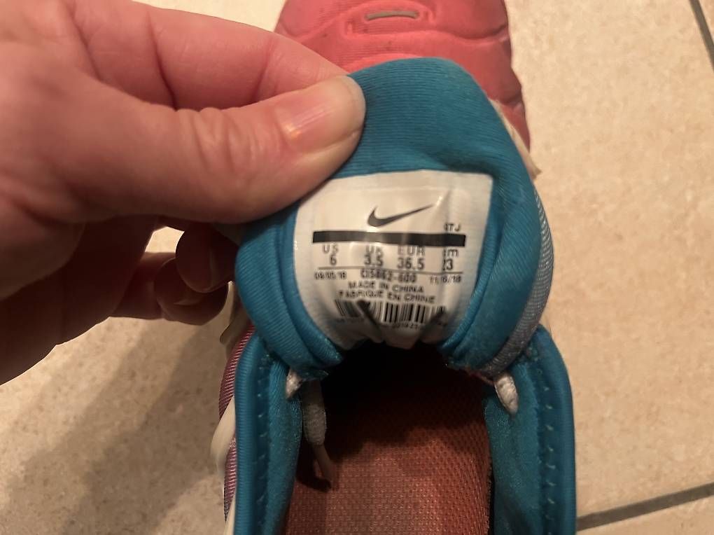 Scarpe da donna: Chaussures Nike taille 36,5  – Usato da Yverdon-les-Bains venduto da car_xd5s 3