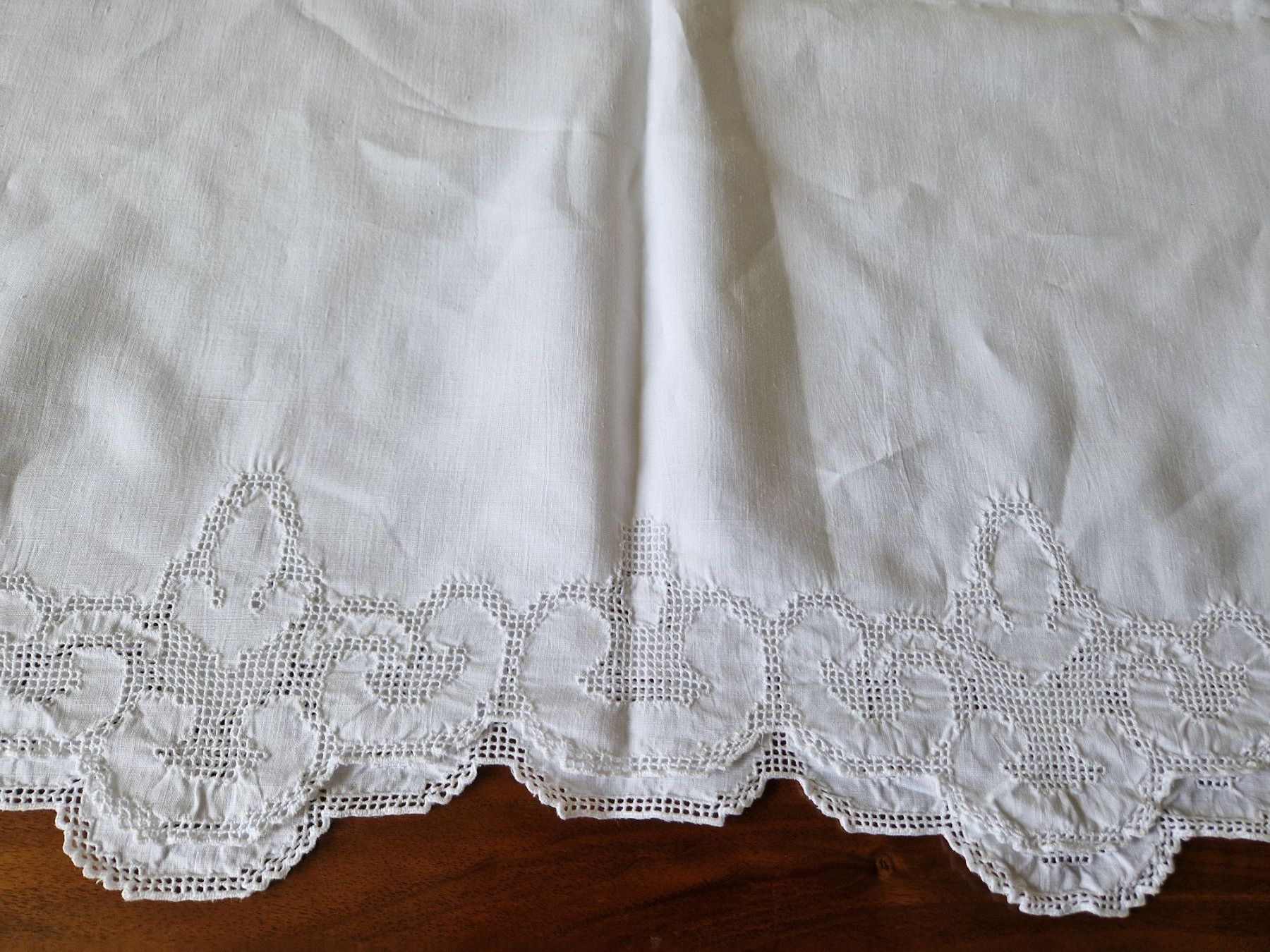 Sonstige Tischwäsche: Wunderschöne  Hochzeit Tischdecke, Handarbeit, Leinen – Neu (gemäss Beschreibung) aus Bern von Antikbatik 6