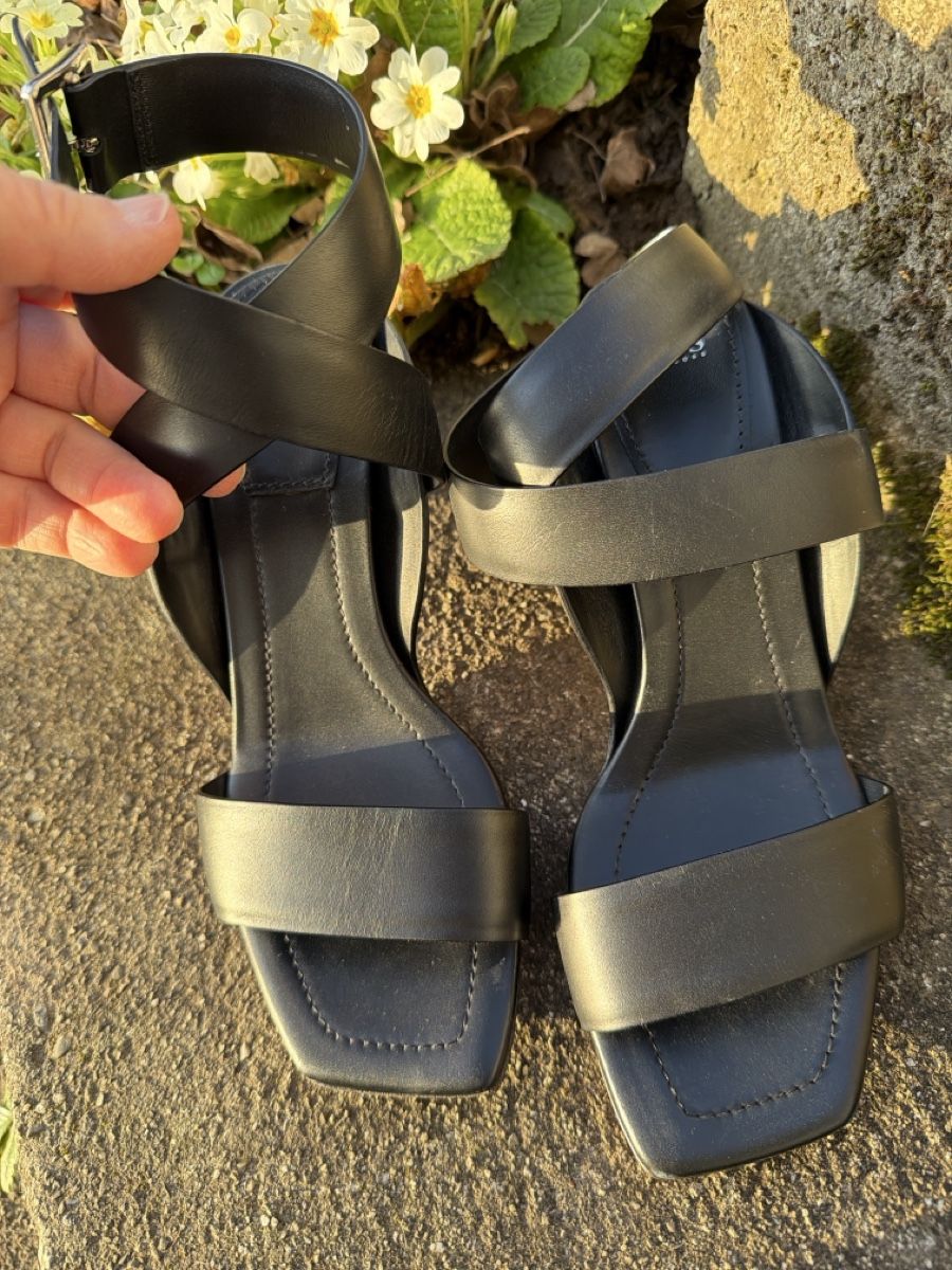 Hugo Boss Scarpe da donna: Hugo Boss Sandale Gr. 37 – Usato da Oberrohrdorf venduto da Mariann79