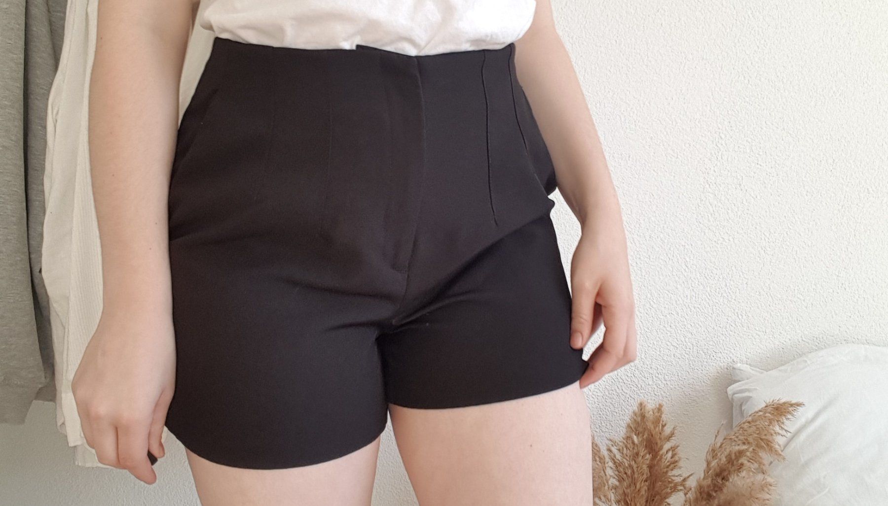 Pantaloni: kurze Stoffhose Grösse 42 schwarz – Usato da Bern venduto da melaniezurbuchen