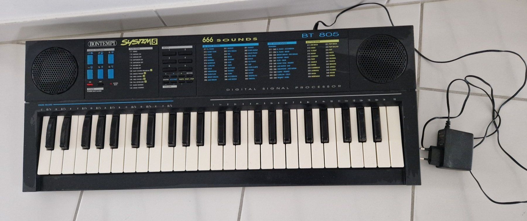 Bontempi Strumenti musicali: Elektronik-Keybord BONTEMPI BT705 – Usato da Staad SG venduto da Luckyzingaro