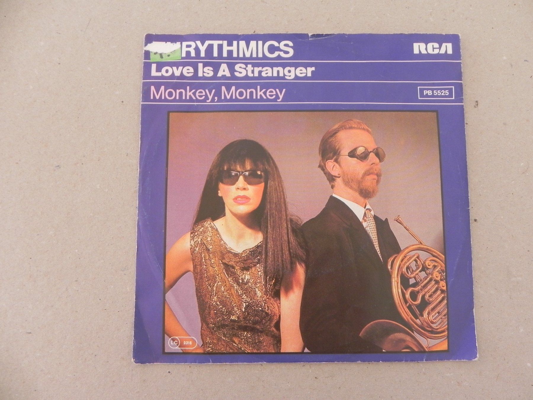 Dischi in vinile: Single brit. Pop Duo Eurythmics 1982 Love is a Stranger – Usato da Siebnen venduto da krimsie