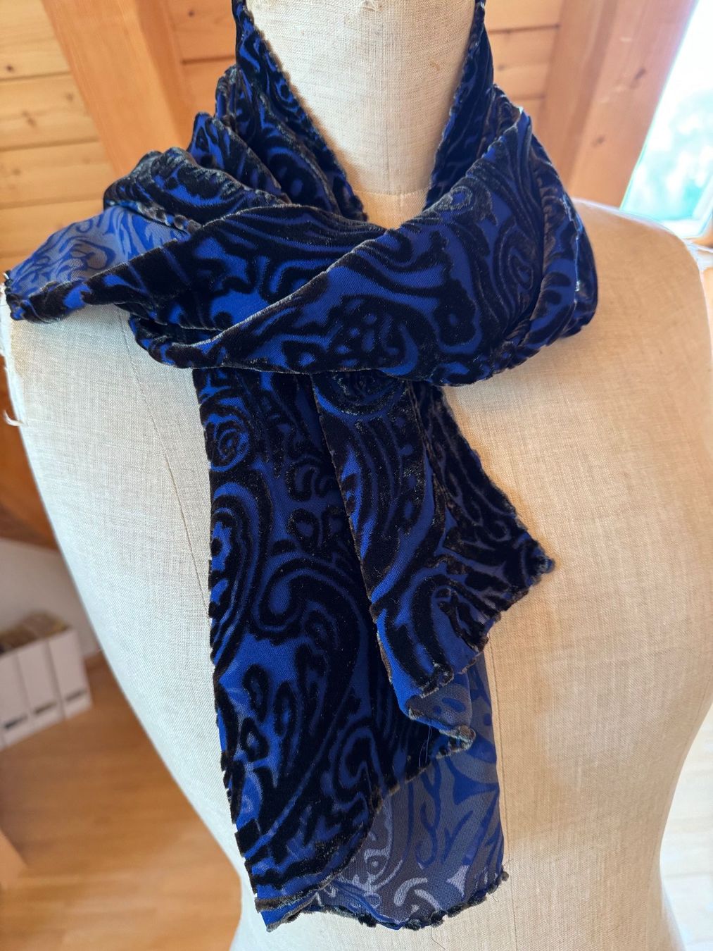 Foulards & écharpes: Devoré Seidenschal, blau/schwarz – D'occasion à Stäfa par Mofi8712 2