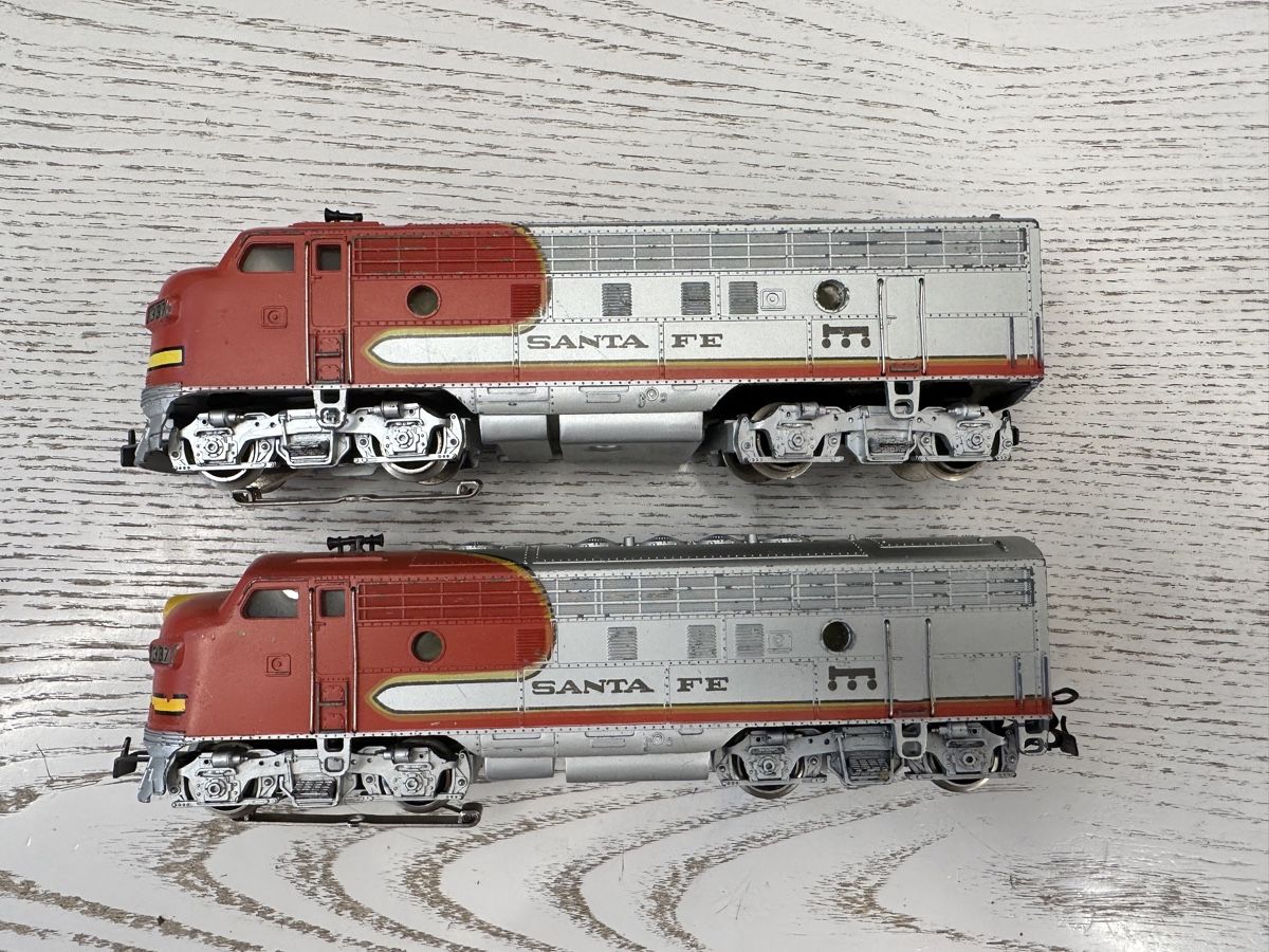 Märklin 3060 4060 USA Santa Fe EMD F7 (Gebraucht) in Lupsingen für