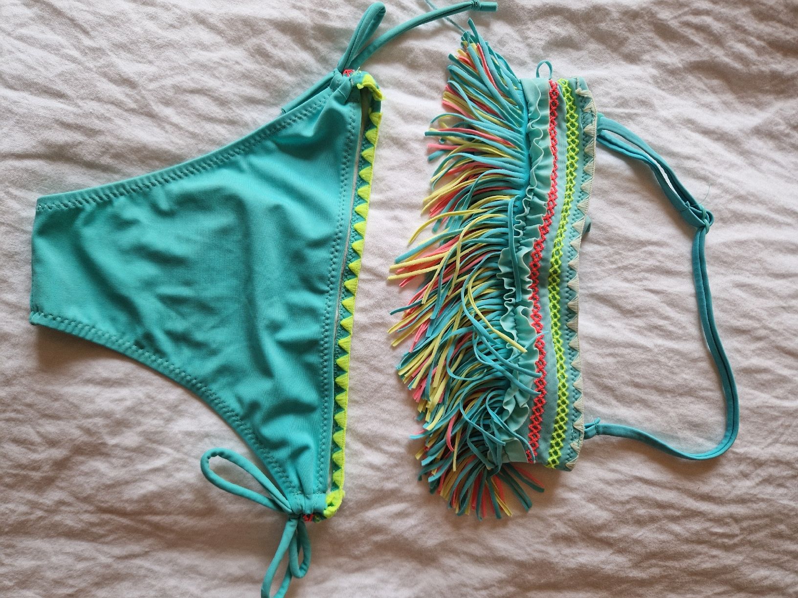 Badekleider & Bikinis: Fransenbikini, türkis mit bunten Details, Grösse 122 – Gebraucht aus Gwatt (Thun) von Letzte-Chance-III 3