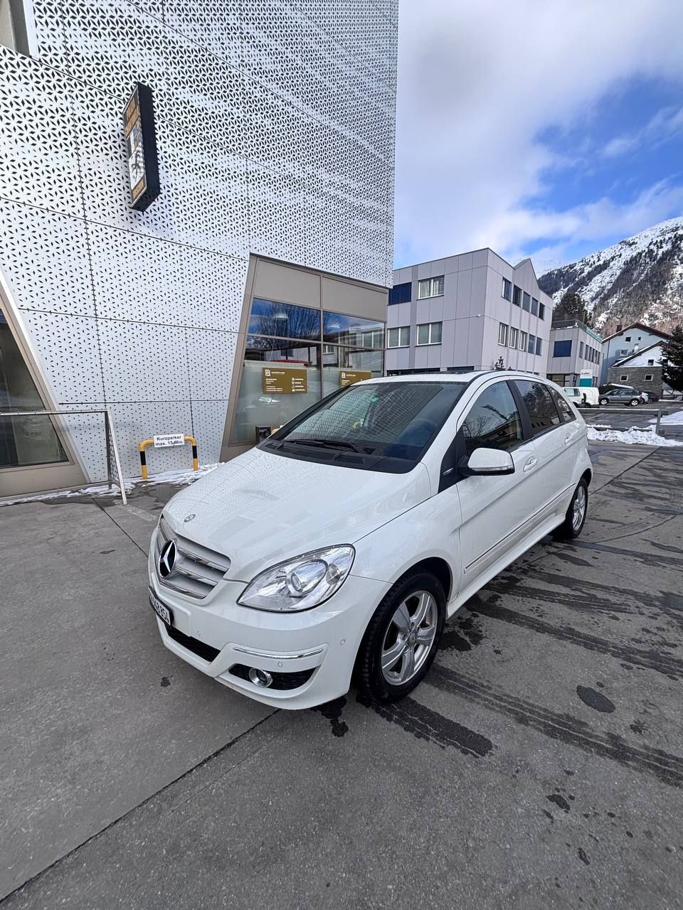 Mercedes-Benz Automobili: Mersedes B200 Benzin / Erdgas – Usato da Pontresina venduto da Twi_sjc6 1