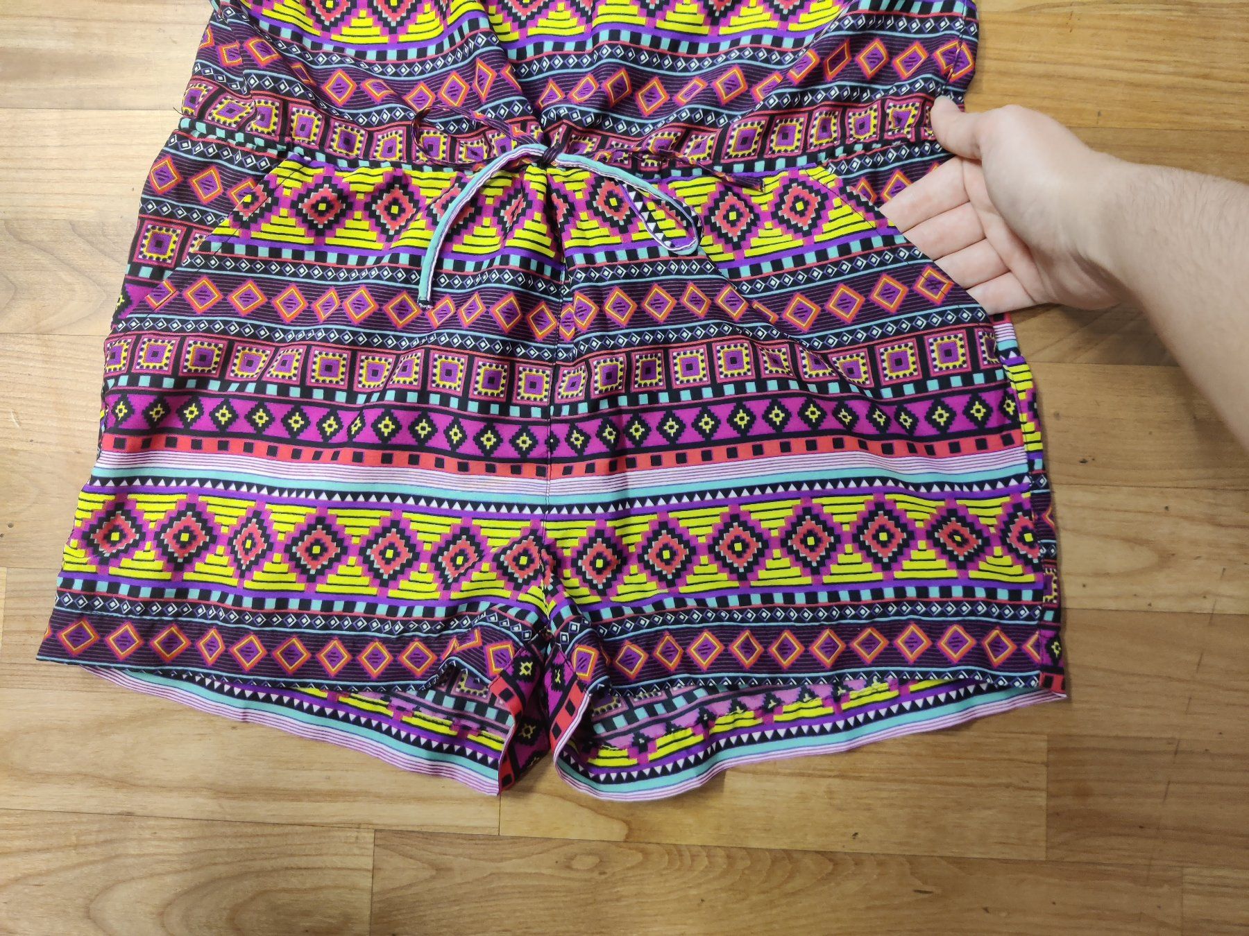 Tute: Bunter Jumpsuit, Amisu, Gr. 34 – Usato da Birmensdorf ZH venduto da Nebuliane 2