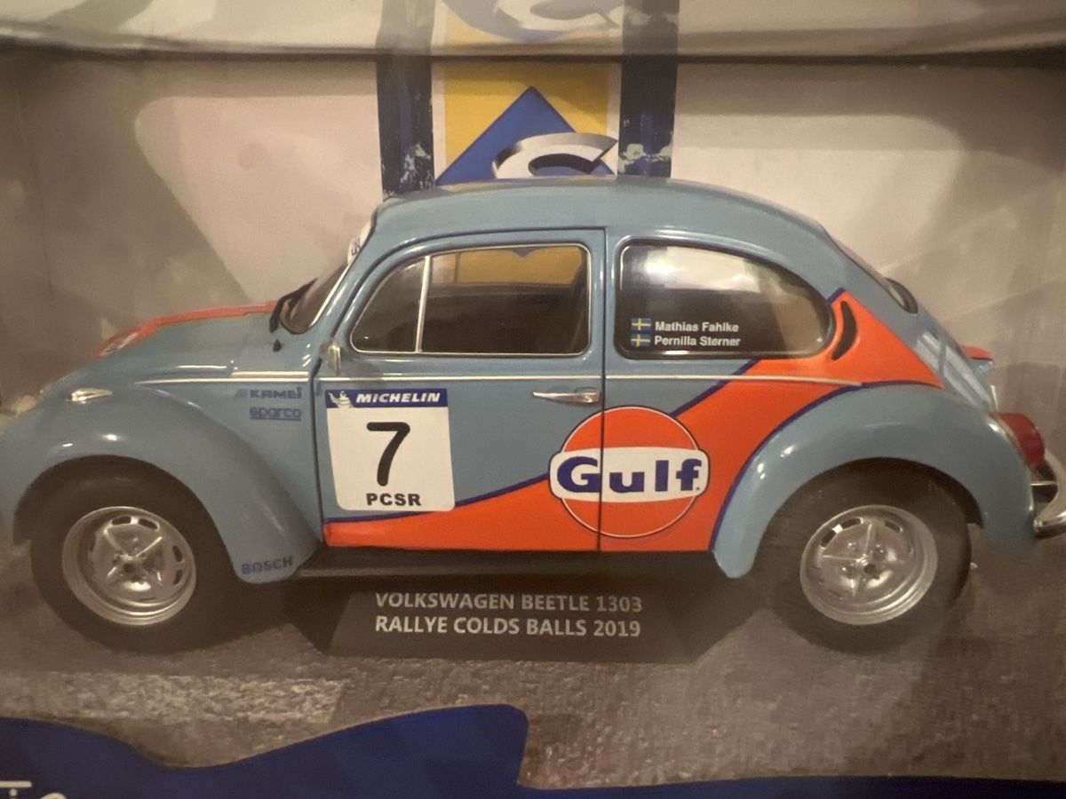 Volkswagen Modellini d'auto: VW Beetle 1303 Rallye COLD BALLS 2019 Gulf Modellauto – Nuovo (secondo la descrizione) da Uznach venduto da Apuutze 1