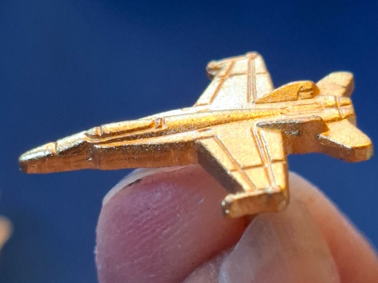 Schweizer Armee Placchette & Badge: Flugzeug FA-18 Pins, Anstecker, 2 Stk. – Usato da Schlieren venduto da Svenja7 3