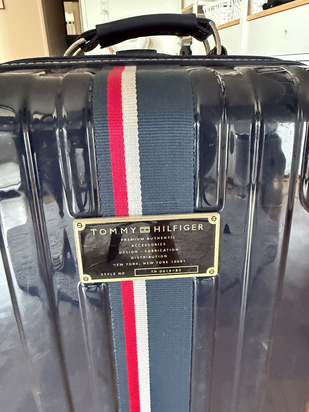 Valigie: Trolley Tommy Hilfiger dunkelblau mit Rollen gebraucht – Usato da Riehen venduto da Verkaufen21 1