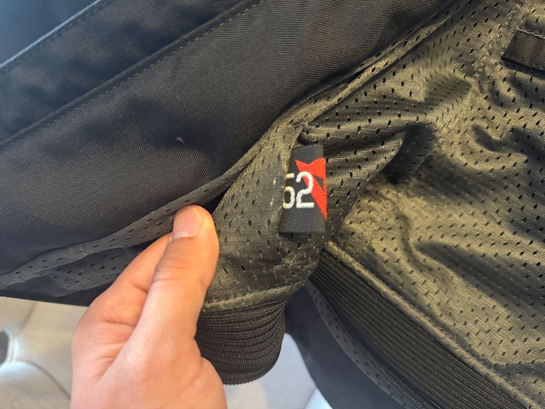 Dainese Giacche: Dainese Lederjacke Grösse 52 mit Rückenprotektor – Usato da Uzwil venduto da met_2cth 4