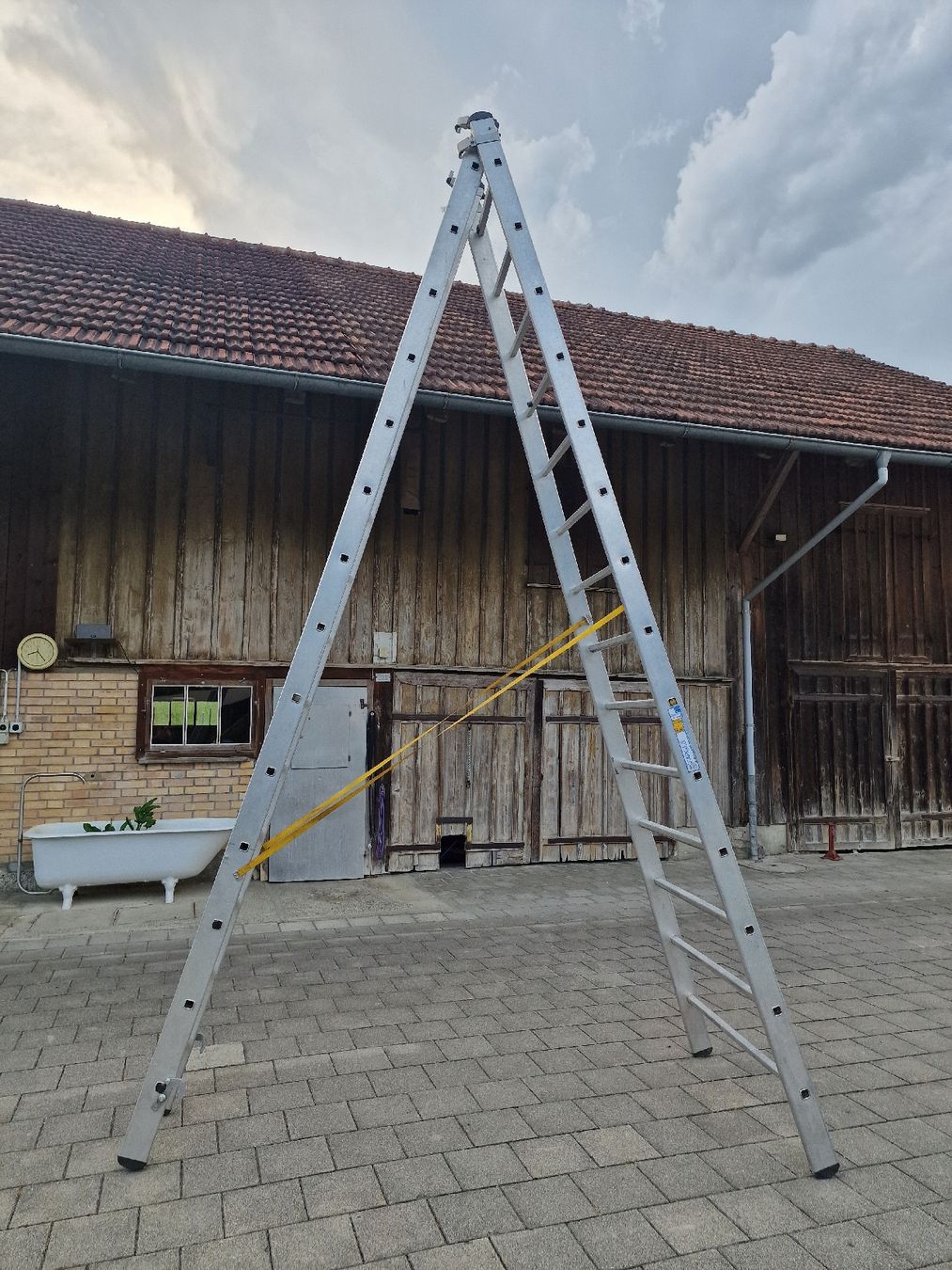 Zarges Scale: Zarges Leiter 6.90m – Usato da Niederbüren venduto da Geeo 1