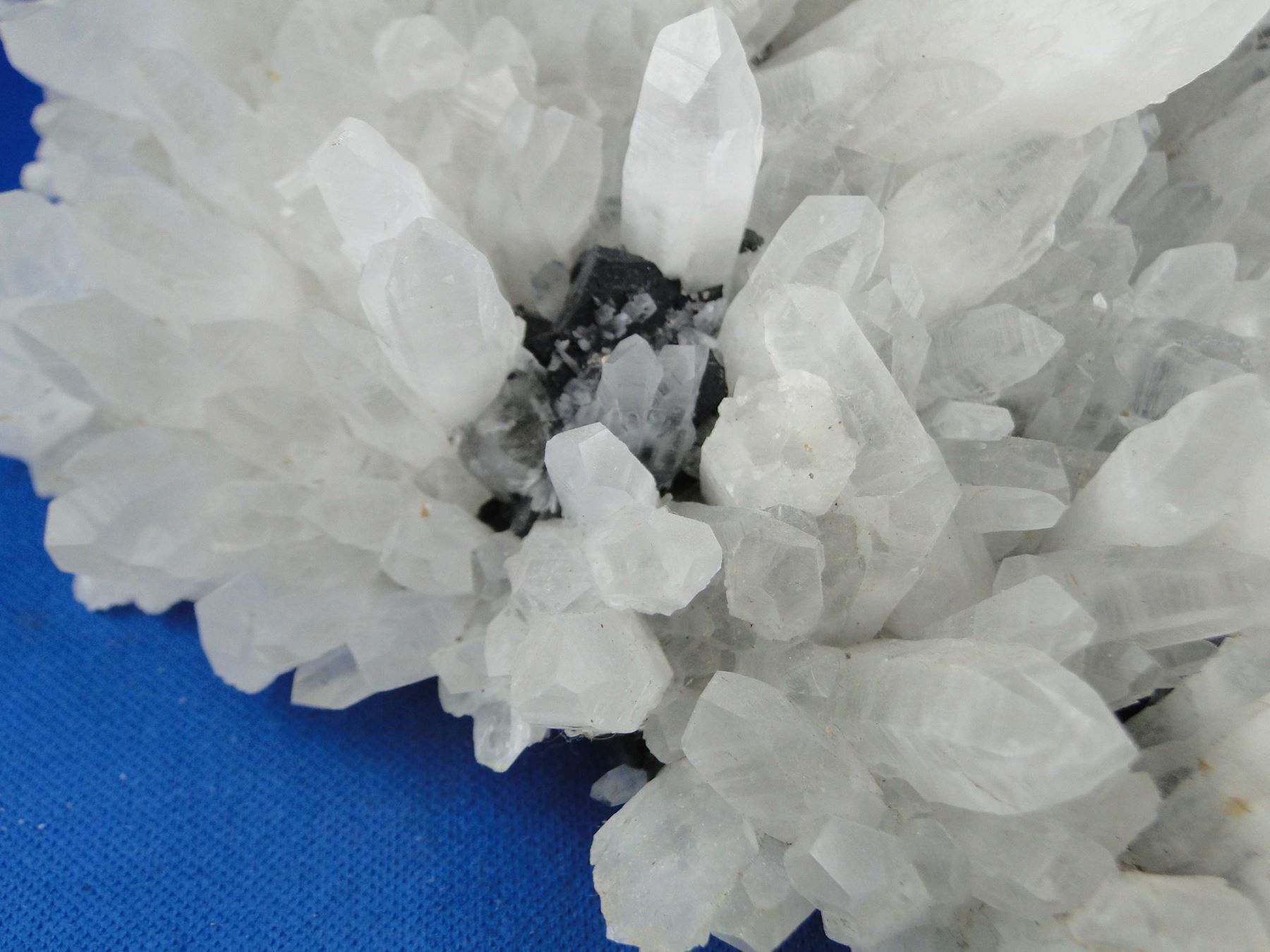 Mineralien & Heilsteine: Bergkristall mit Tetrahedrit – Gebraucht aus Schinznach Bad von Demerald 1