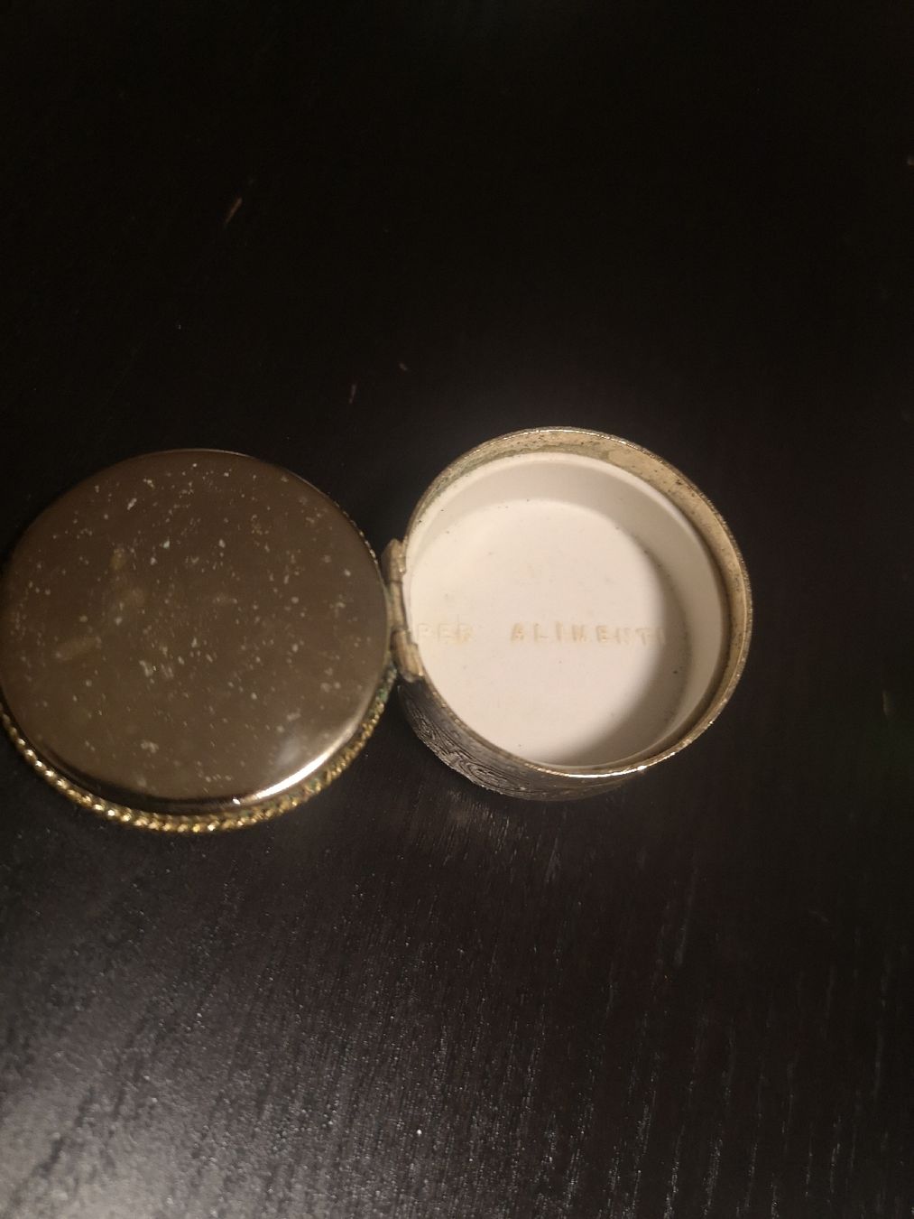 Sonstige Kosmetik & Pflege: die kleine Dose eignet sich für Pillen oder Schmuck   – Gebraucht aus Dietikon von aro_mr6l 3