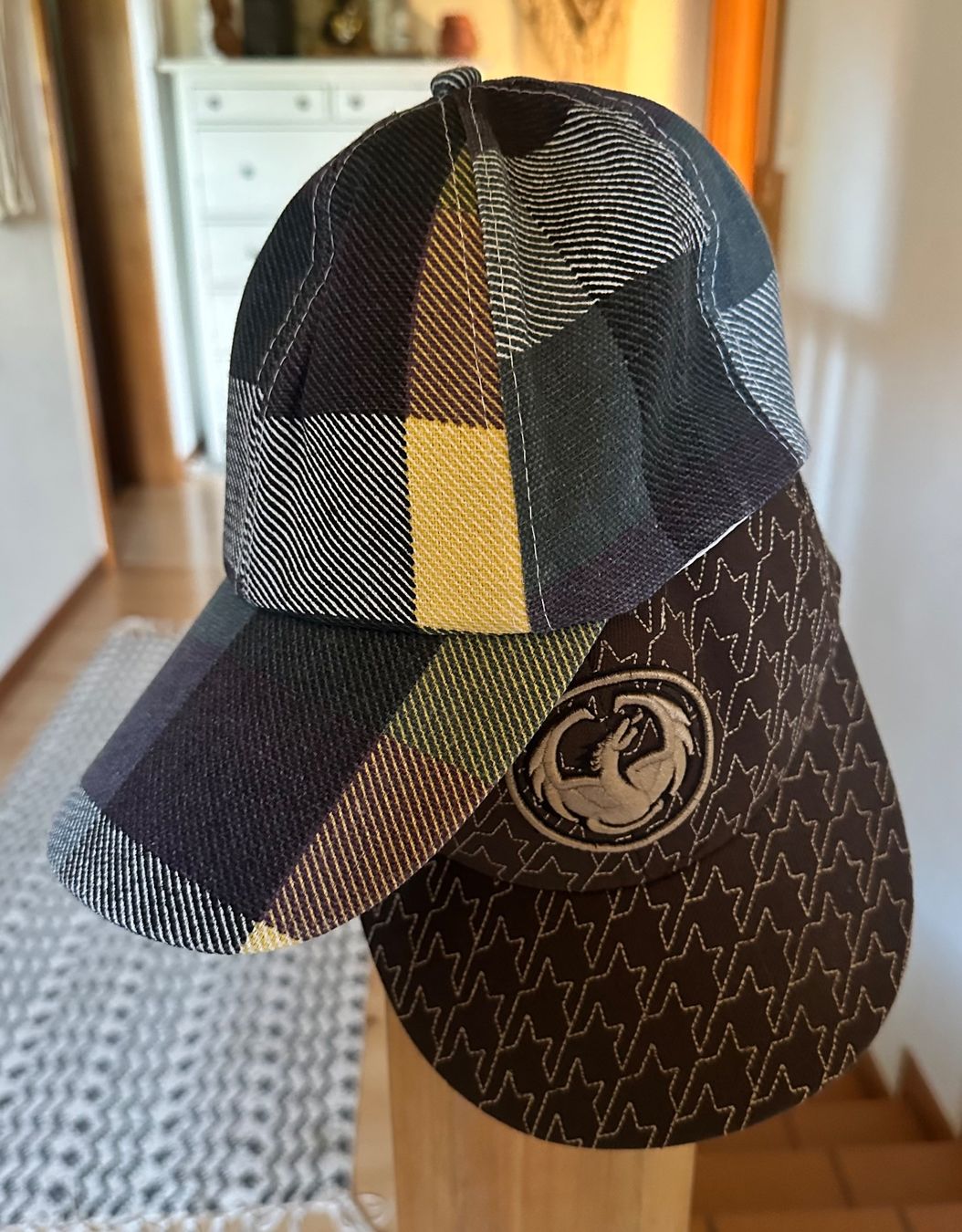Hüte, Mützen & Caps: Zwei stylische Caps – Neu (gemäss Beschreibung) aus Muri AG von Shoshana5