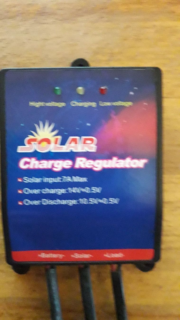 Dispositivi a energia solare: Solar-Laderegler 7 Amp. – Usato da Däniken SO venduto da Tera-x 1