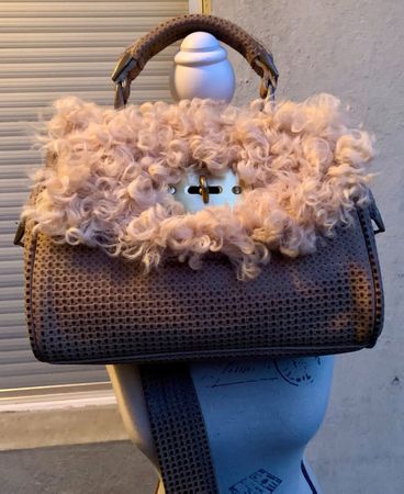Super sac en cuir beige structuré marque ETUI avec fourrure