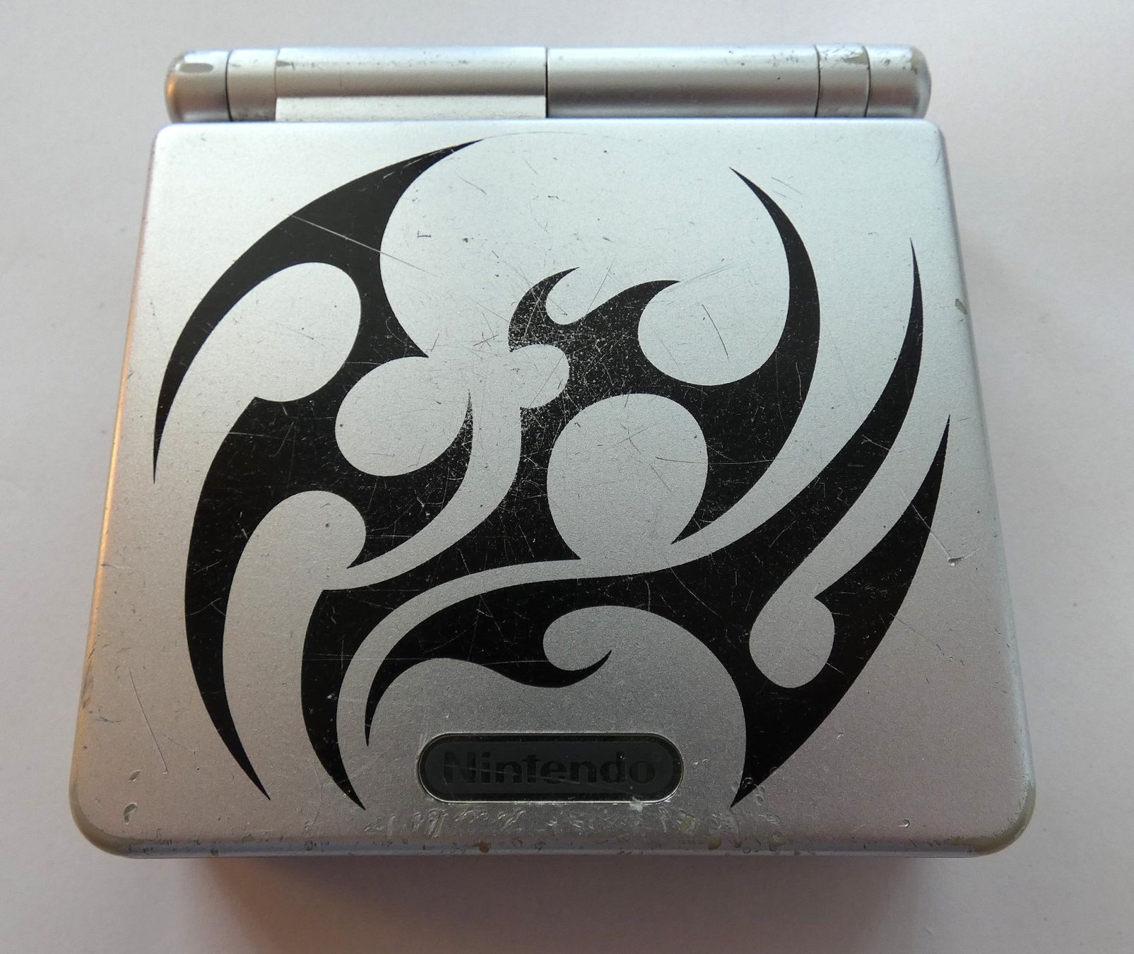 Nintendo Console: Nintendo SP "Tribal" Konsole + Spiel – Usato da La Sarraz venduto da classicworldcoins