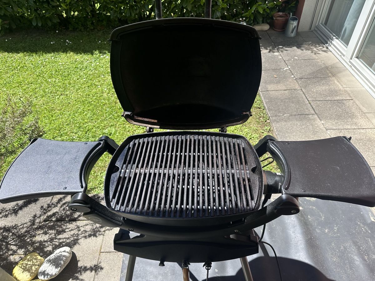 Griglie: Weber Q140 Electric Grill mit Stand – Usato da St. Gallen venduto da tirke 2