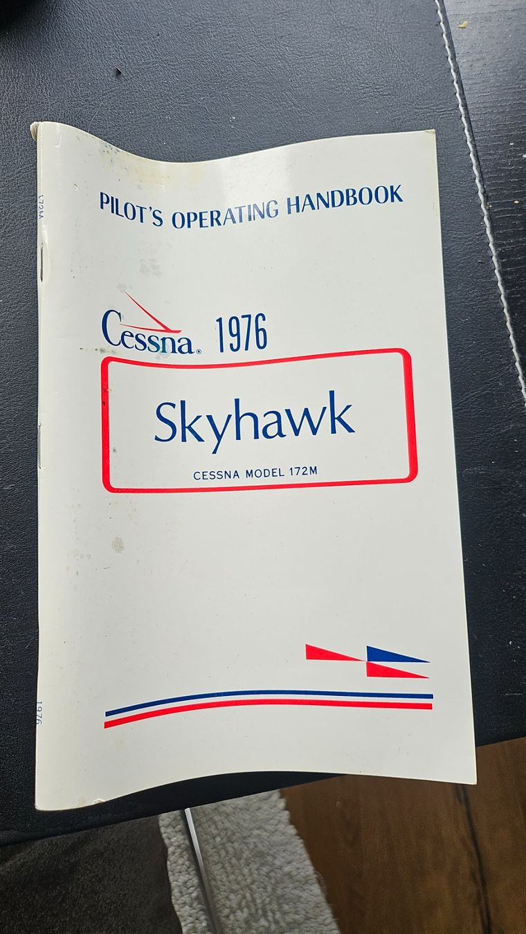 Libri: Cessna Skyhawk 1976 Pilot's Operating Handbook – Usato da Goldiwil (Thun) venduto da rkweiss